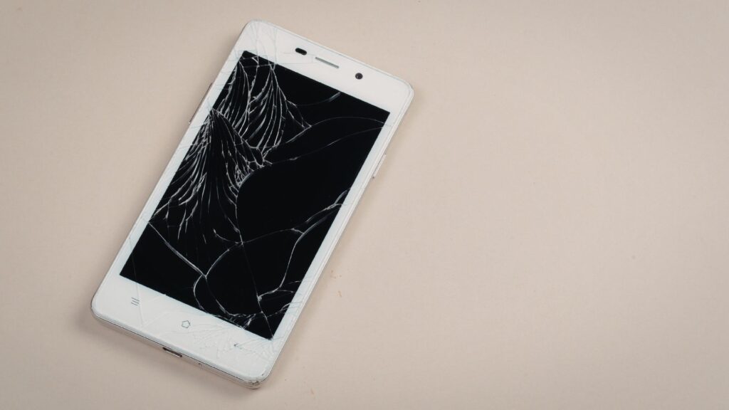 Tela de Celular Quebrada em Taubaté: O Que Fazer